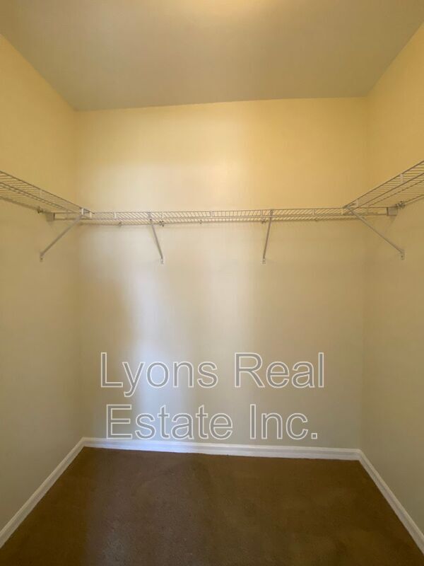 Building Photo - 539 Alexia Ave S