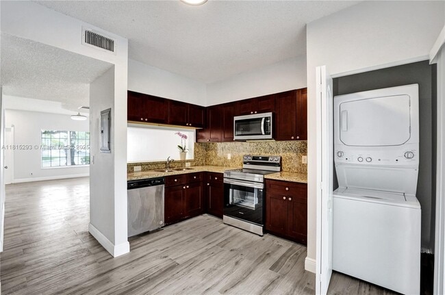 Primary Photo - 16607 Hemingway Dr
