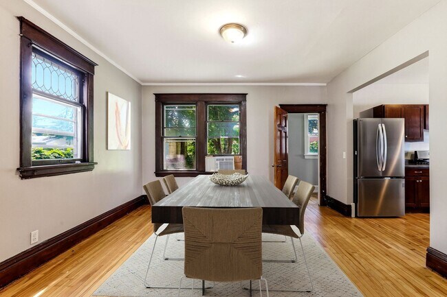 Building Photo - 884 Iglehart Ave