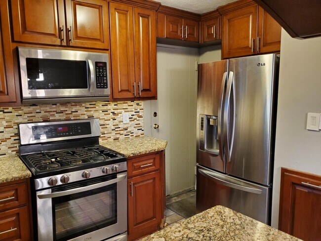 Awesome Kitchen 4 - 1154 Briarcliff Rd NE