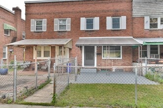 Building Photo - 3 Bedroom with Parking on Berryhill