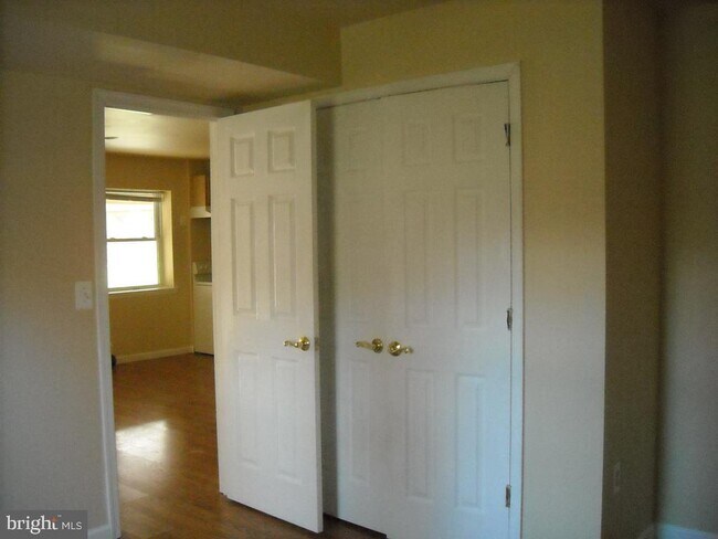 Building Photo - 5615 Minoso Dr