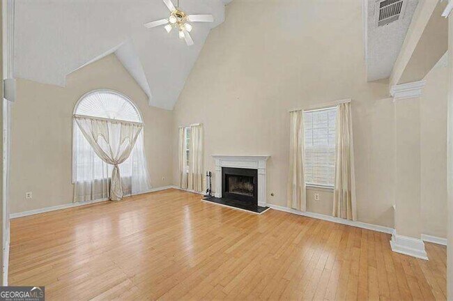 Building Photo - 2025 Baramore Oaks Dr