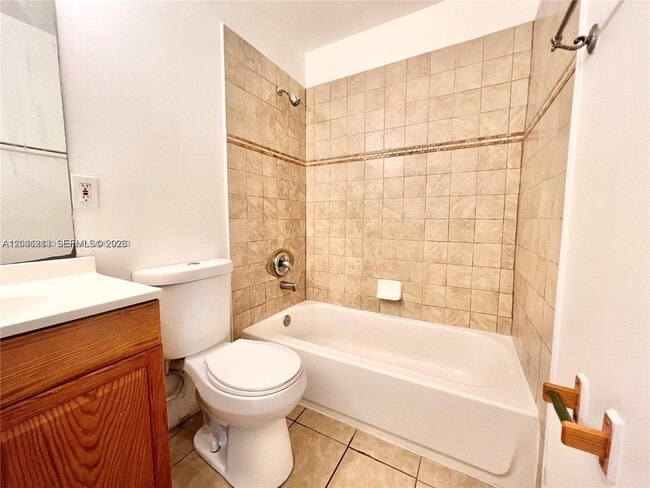 Building Photo - 1227 SW 46th Ave