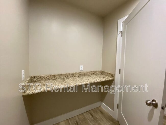 Building Photo - 758 N 300 W