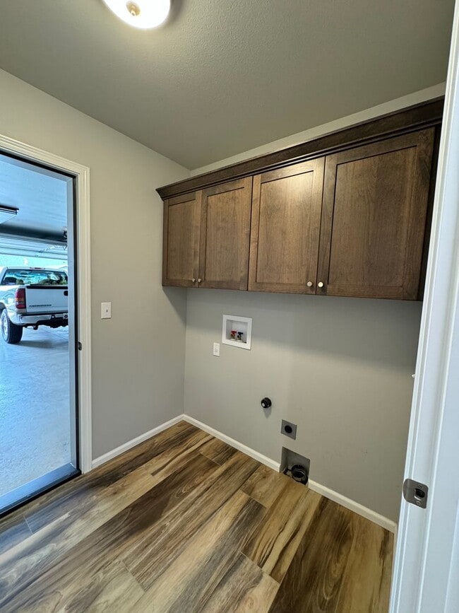 Building Photo - Newer Sutherlin 3 Bedroom 2 bath home