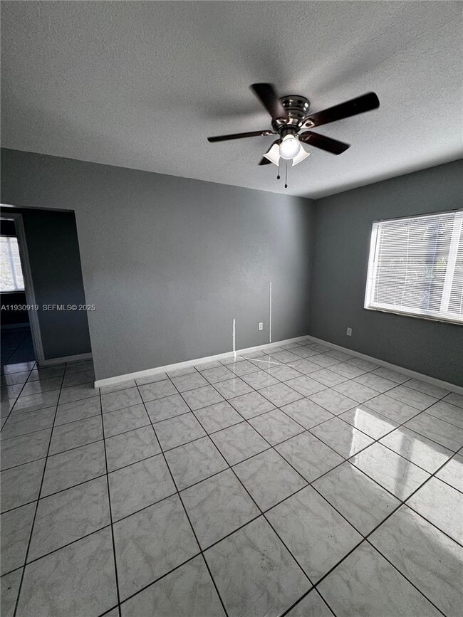 Building Photo - 3753 SW 26th Terrace