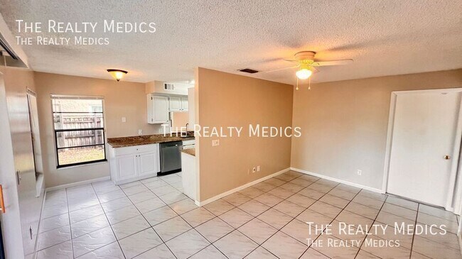 Building Photo - 10207 Comfort Cir