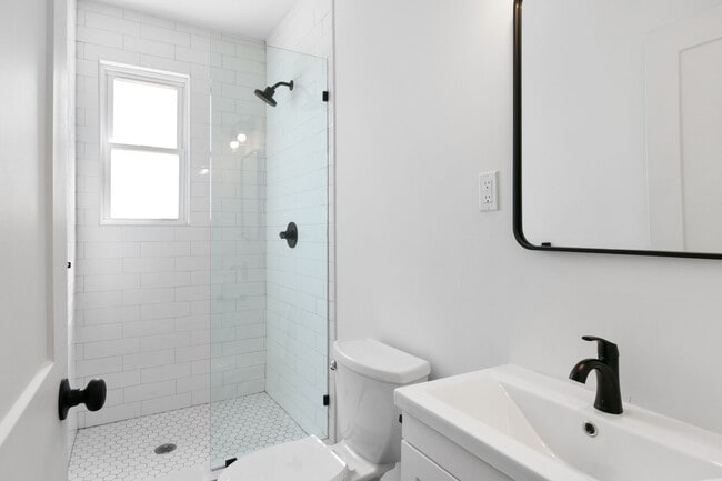 Building Photo - Second Floor Two Bedroom 1 Bath Unit Available