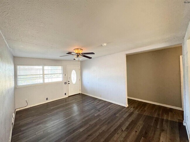Building Photo - 1504 Red Fox Rd