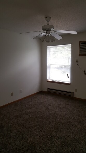 Building Photo - 1929 Victory St