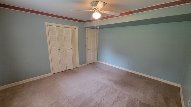 Building Photo - AVAILABLE NOW, $500 OFF FIRST FULL MONTH O...