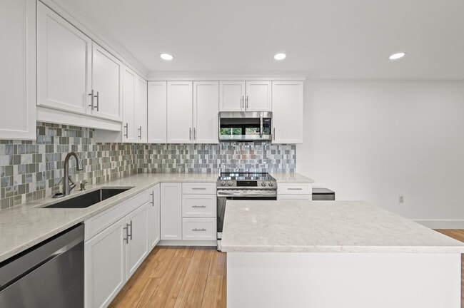 Building Photo - 419 4th Ct