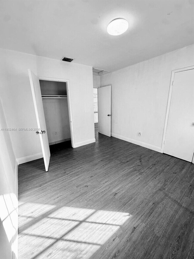 Building Photo - 600 SW 16th Ave