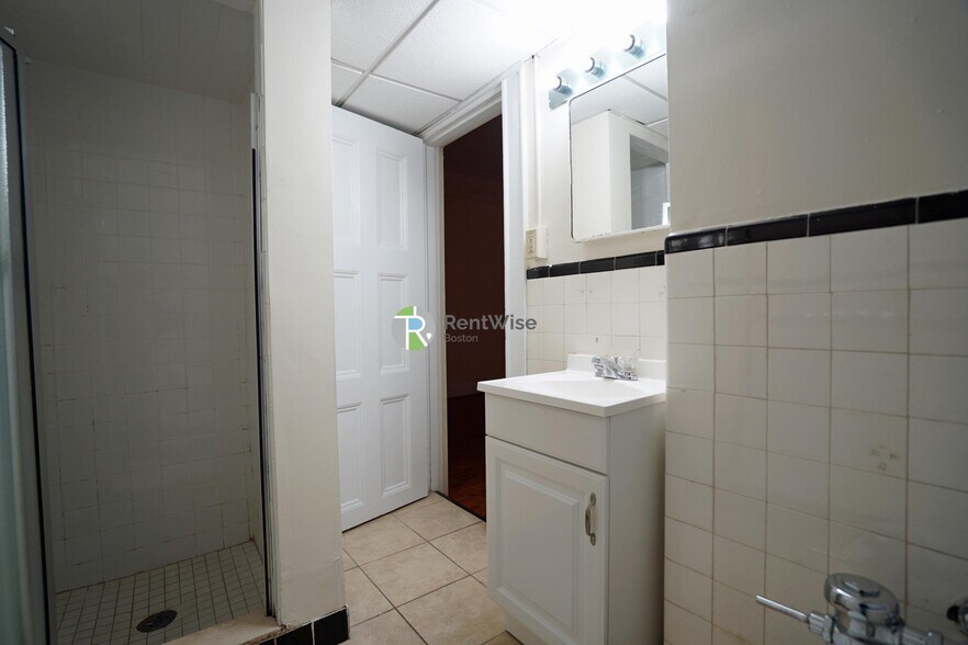 Building Photo - 62 Boylston St