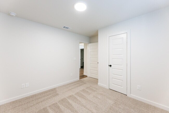 Building Photo - 6303 Volney Ave