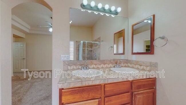Building Photo - 4401 Beresford Ln NW