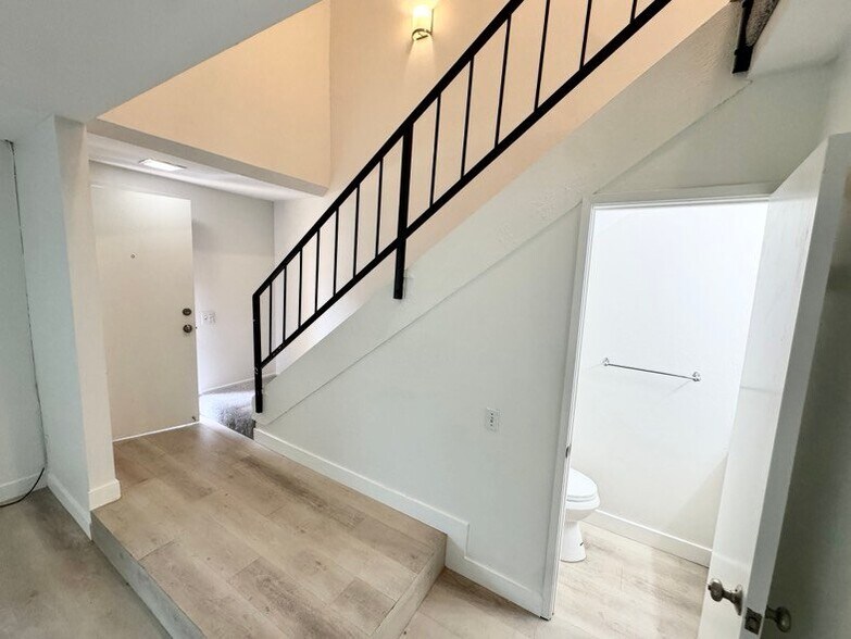 Building Photo - 7958 Mission Center Ct