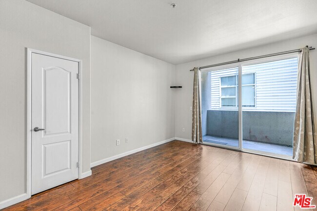 Building Photo - 4060 Glencoe Ave