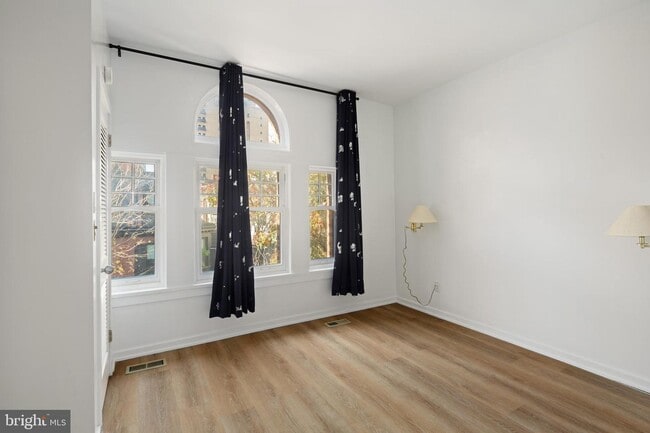 Building Photo - 317 S 18th St