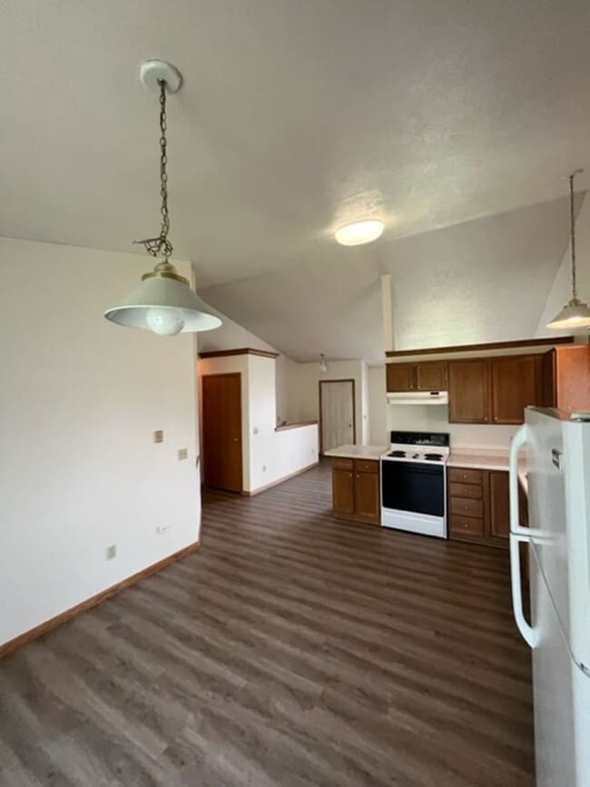 Building Photo - 330