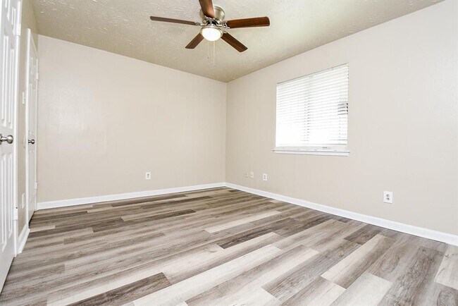 Building Photo - 15222 Morning Dove Dr