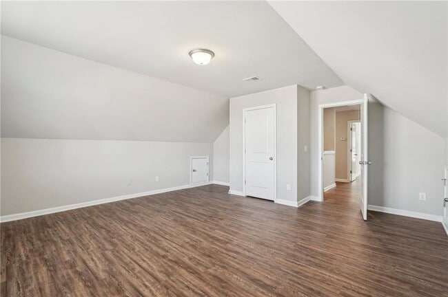 Building Photo - 516 College Dr