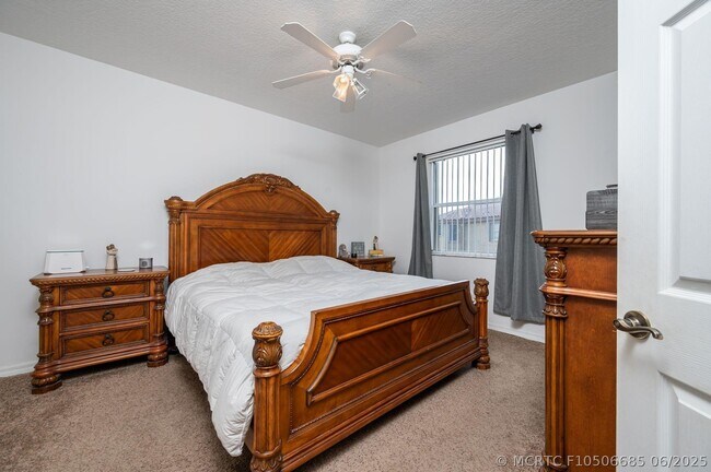 Building Photo - 5048 SW 136th Ave