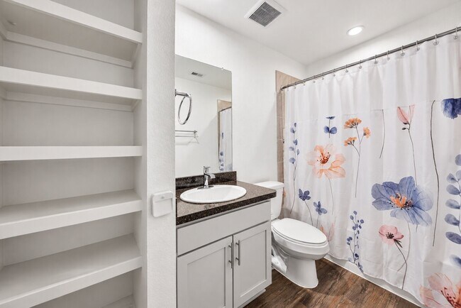 Building Photo - 5630 Vintage Oakmont Dr