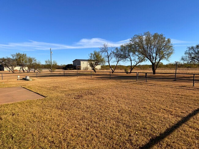 Building Photo - Unique 1 Bed 1 Bath In The Country!