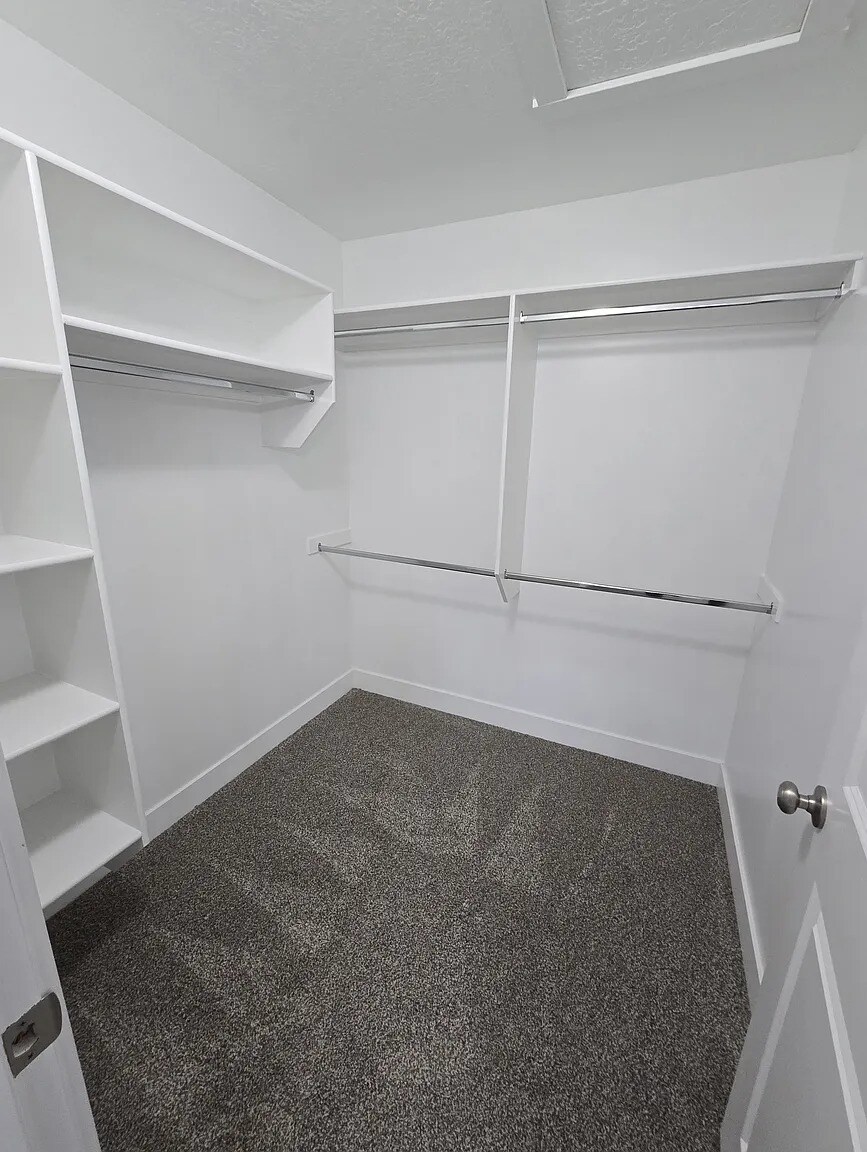 Building Photo - 2048 N 350 E