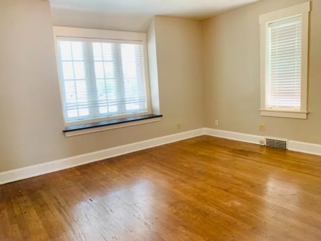 Building Photo - 410 S 40th St