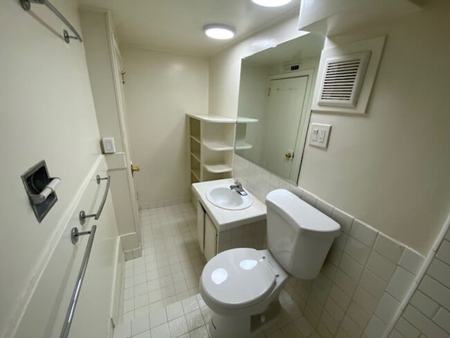 Building Photo - 245-249 Walnut Street