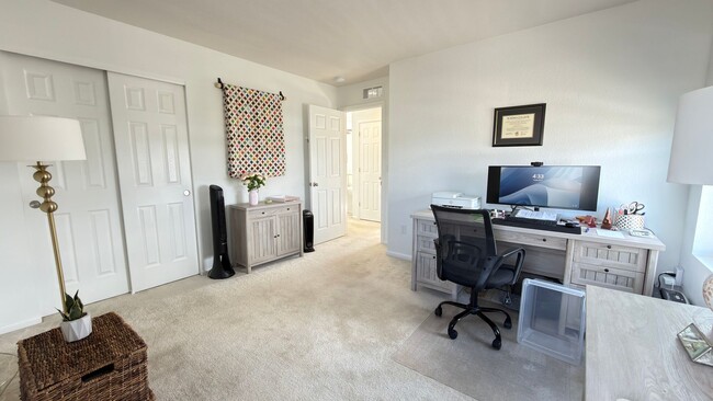 Building Photo - 965 N Waterloo Ct