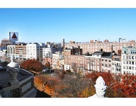 Building Photo - 464 Commonwealth Ave