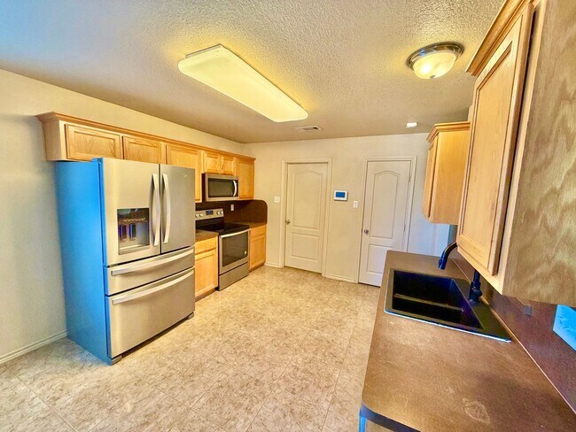 Building Photo - 2415 Isabelle Dr