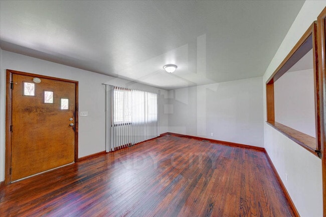 Building Photo - 2621 W 61st St