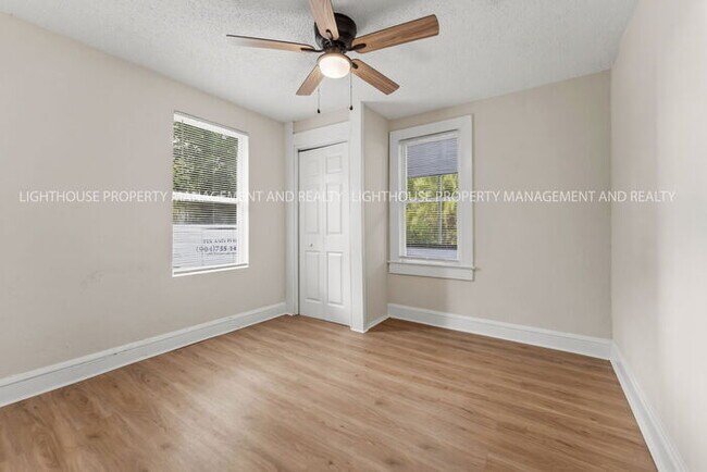 Building Photo - Newly Renovated 3 Bedroom Home With Modern Kitchen