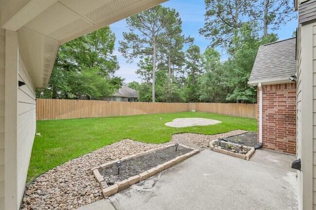 Building Photo - 2511 N Yorkchase Ln