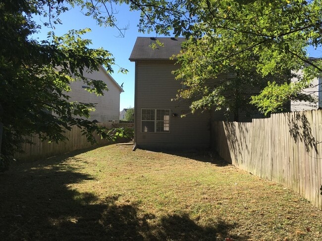 Building Photo - Lovely Townhouse! Fresh Paint, New Carpet, All Electric!  W/D Included, Privacy Fenced Backyard