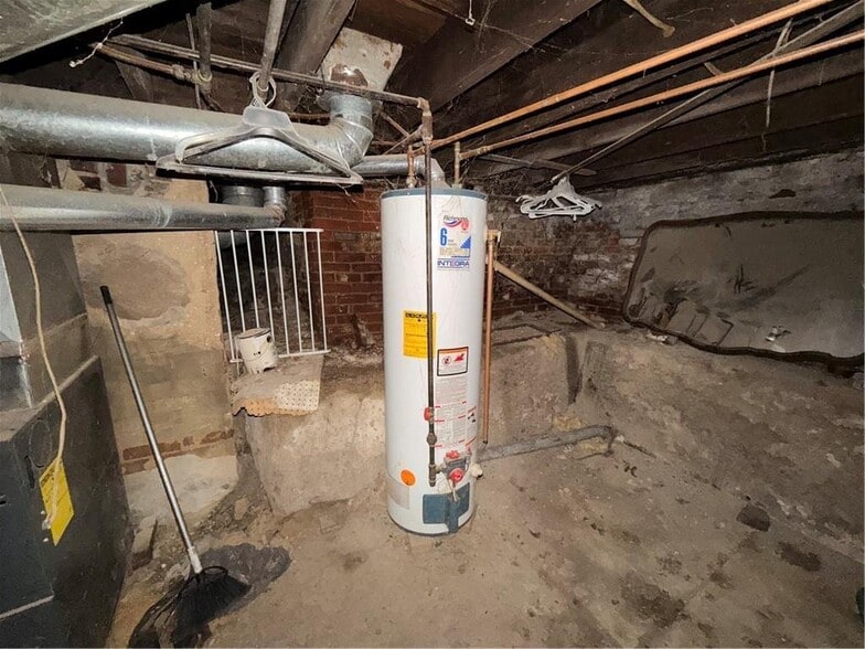 Building Photo - 1646 E Wood St