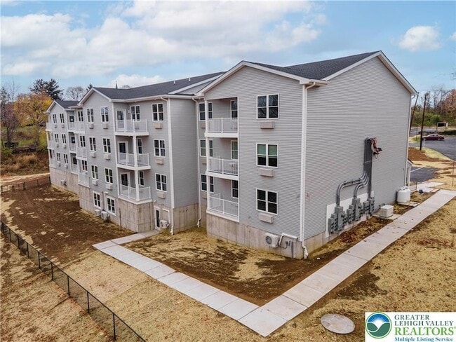Building Photo - 948 N Front St