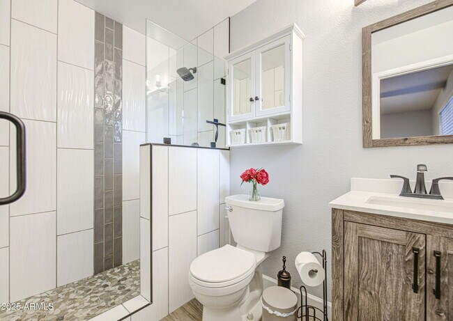 Building Photo - Move in Ready, Electricity Included!!