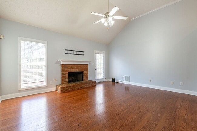 Building Photo - Spacious 5 Bedroom, 3 Bathroom Home in Cov...