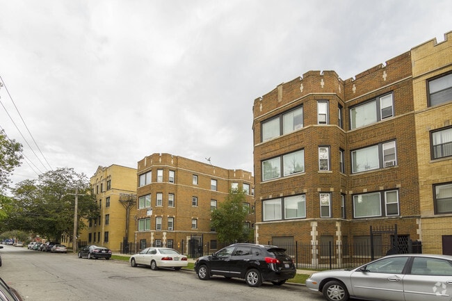 Building Photo - 1742 E 72nd