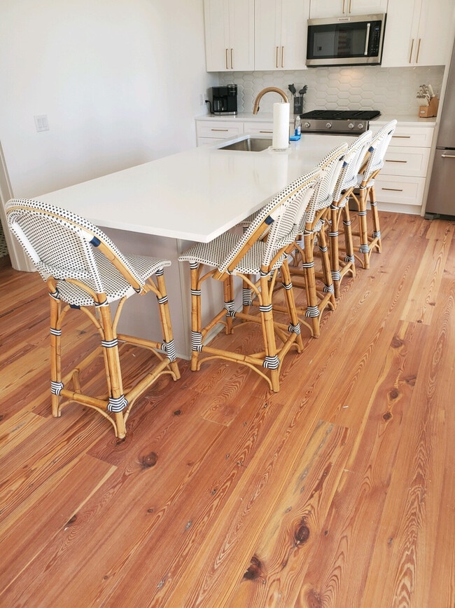 Building Photo - 506 N Beach Blvd