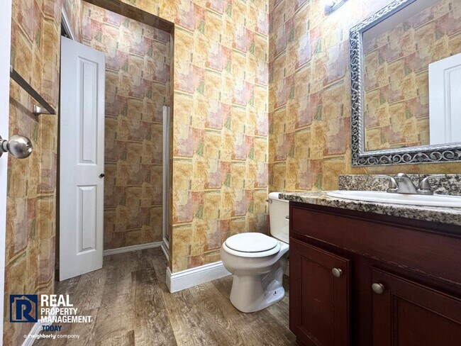 Building Photo - Spacious 4-bedroom home!