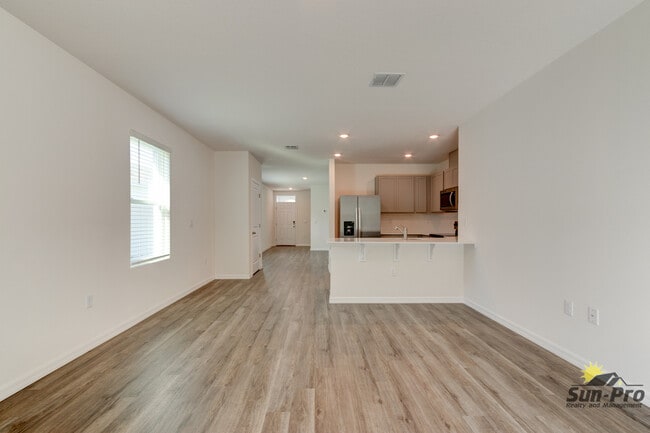 Building Photo - 982 Commons Way