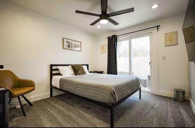 Building Photo - 4541 NE 19th Ave