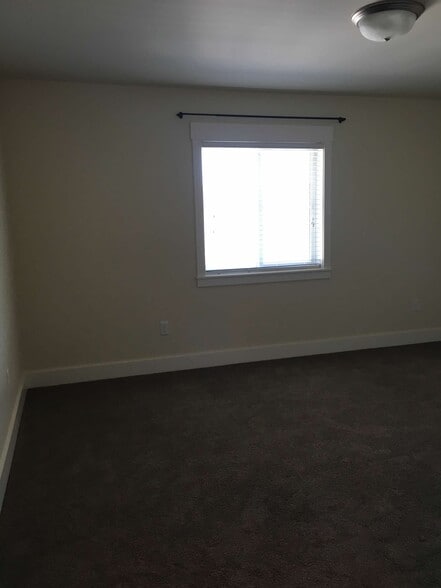Upstairs Bedroom (smaller one) - 1711 Lone Pine Dr